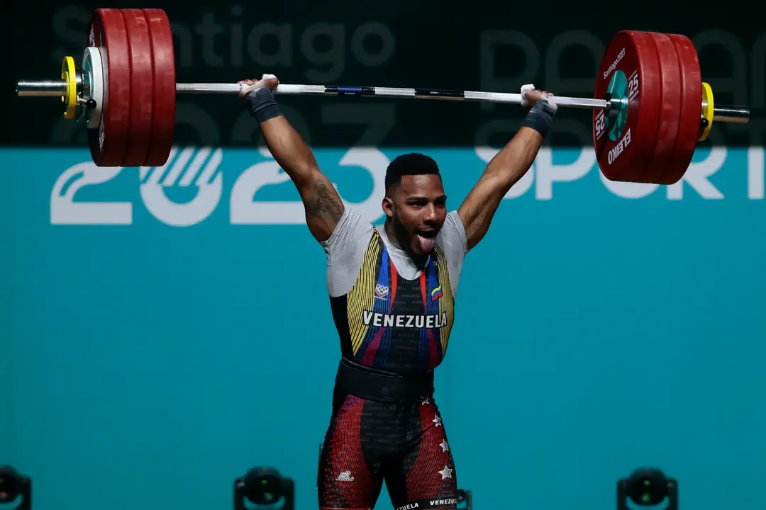 Fotograf&iacute;a de archivo del pesista venezolano Julio Mayora durante los Juegos Panamericanos 2023 en Santiago (Chile). EFE/Osvaldo Villarroel