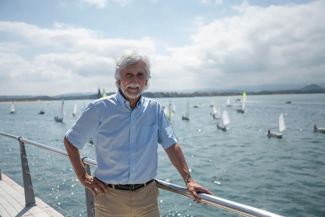 El primer ganador de un oro ol&iacute;mpico para Espa&ntilde;a en vela, Jan Abascal, quien fue, adem&aacute;s, abanderado de Espa&ntilde;a en los Juegos de Los &Aacute;ngeles'84, augura un buen resultado para los regatistas espa&ntilde;oles en Par&iacute;s, ya que, a su juicio, tienen "muchas posibilidades" de medalla, incluso de conseguir el oro, tal y como apunt&oacute; en una entrevista con EFE en Santander. EFE/Pedro Puente Hoyos