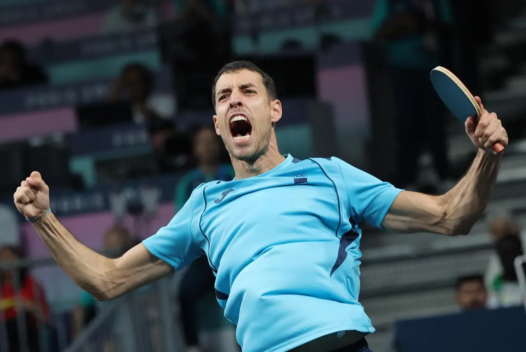El espa&ntilde;ol &Aacute;lvaro Robles celebra la victoria contra el austriaco Daniel Habesohn en los Juegos Ol&iacute;mpicos de Par&iacute;s 2024. EFE/EPA/TERESA SU&Aacute;REZ