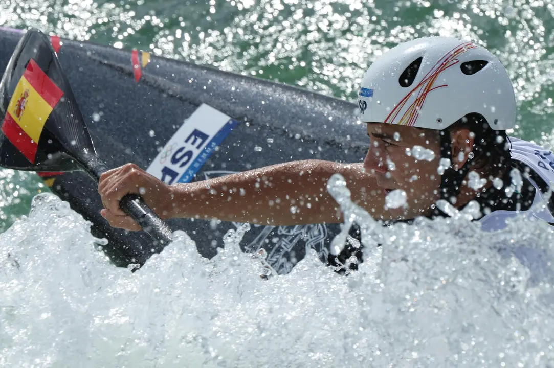 El espa&ntilde;ol Pau Echaniz en la final de K1 de pirag&uuml;ismo eslalon EFE/EPA/MAXIM SHIPENKOV
