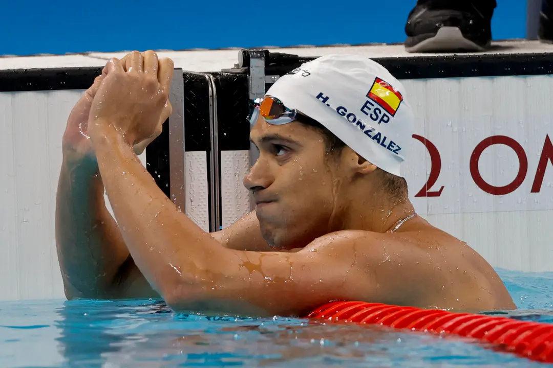 El nadador espa&ntilde;ol Hugo Gonz&aacute;lez durante la final masculina de 200m Espalda en los Juegos Ol&iacute;mpicos Par&iacute;s 2024, en el Paris La Defense Arena de Nanterre, Francia. EFE/ Lavandeira Jr