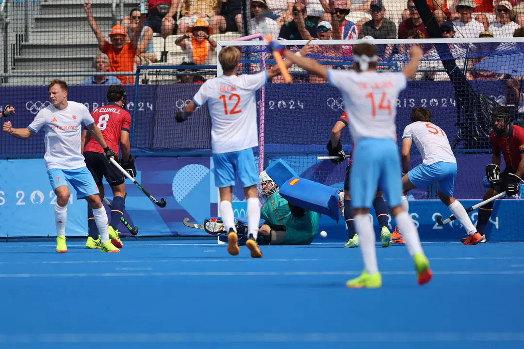 Pa&iacute;ses Bajos anota frente a Espa&ntilde;a, durante el partido de hockey hierba de los Juegos Ol&iacute;mpicos Par&iacute;s 2024 en Colombes, Francia, este viernes. EFE/ Miguel Guti&eacute;rrez