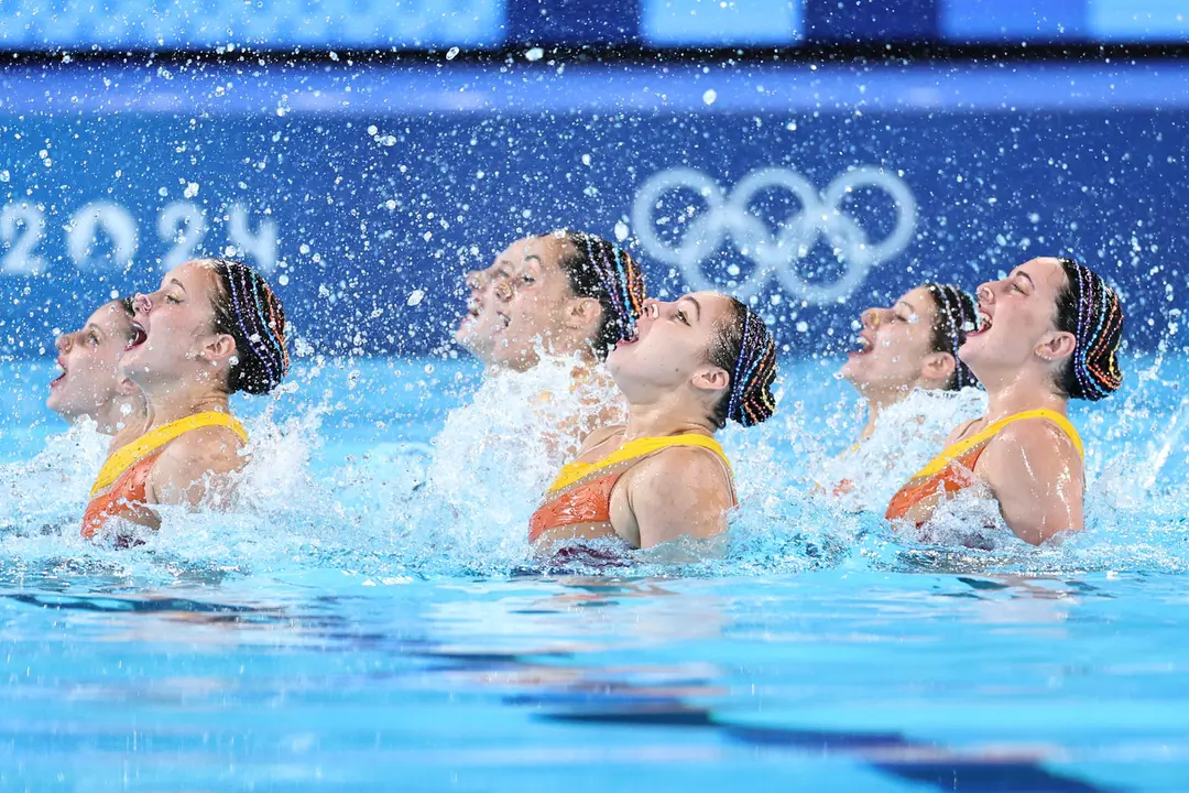 Las nadadoras del equipo espa&ntilde;ol en la Rutina T&eacute;cnica por Equipos de Nataci&oacute;n Art&iacute;stica de los Juegos Ol&iacute;mpicos Par&iacute;s 2024, en el Centro Acu&aacute;tico de Nanterre. EFE/Sashenka Guti&eacute;rrez