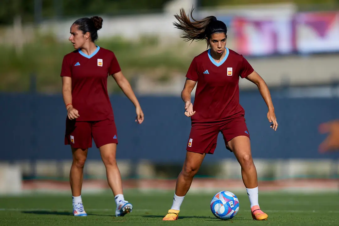 La selecci&oacute;n espa&ntilde;ola femenina de f&uacute;tbol entrena este lunes la parte mental y f&iacute;sica en Marsella con todas las jugadoras disponibles de cara al partido de semifinales de los Juegos Ol&iacute;mpicos de Par&iacute;s 2024 contra Brasil. EFE/RFEF/David Aliaga