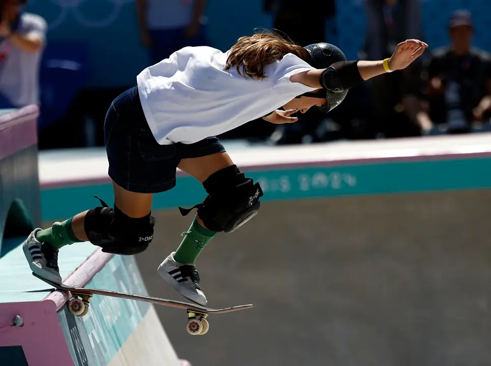 La espa&ntilde;ola Naia Laso, de 15 a&ntilde;os, en la pista de La Concordia. EFE/EPA/YOAN VALAT