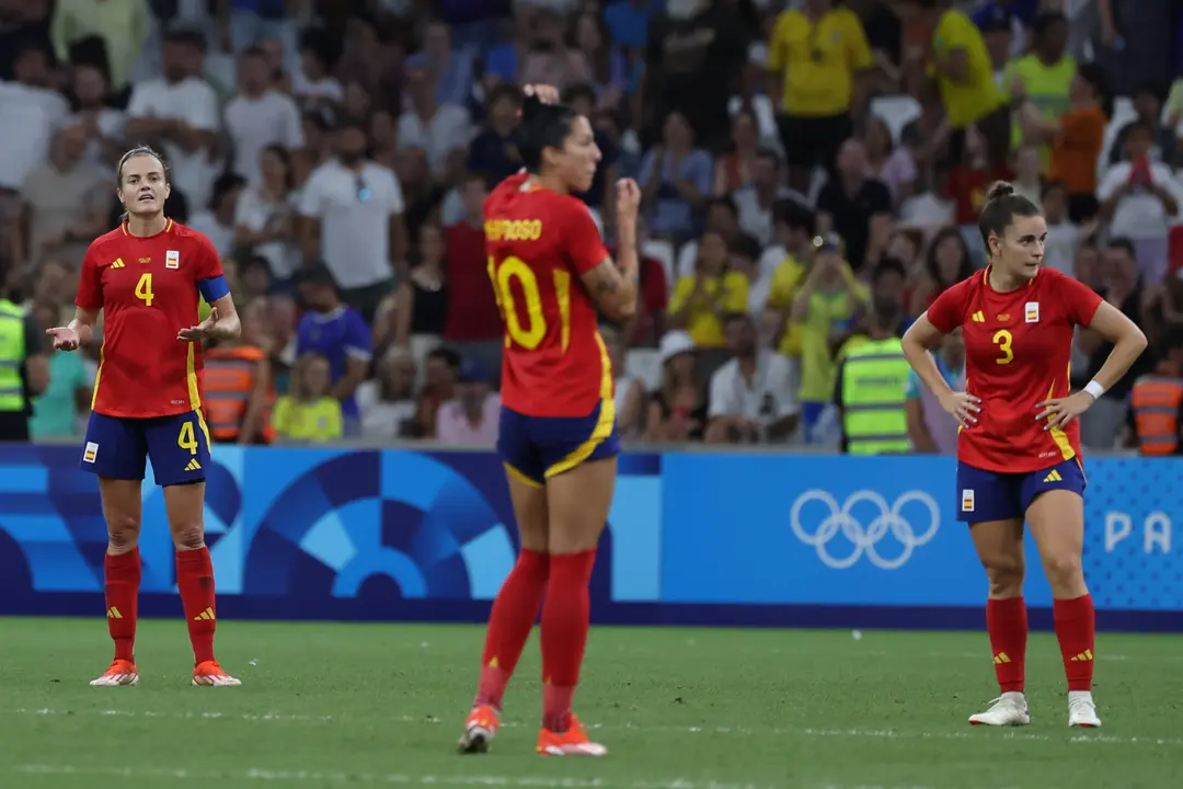 La jugadora de Espa&ntilde;a Irene Paredes (i) durante la semifinal femenina de F&uacute;tbol, entre Brasil y Espa&ntilde;a en el marco de los Juegos Ol&iacute;mpicos Par&iacute;s 2024, este martes, en Marsella, Francia. EFE/Kiko Huesca