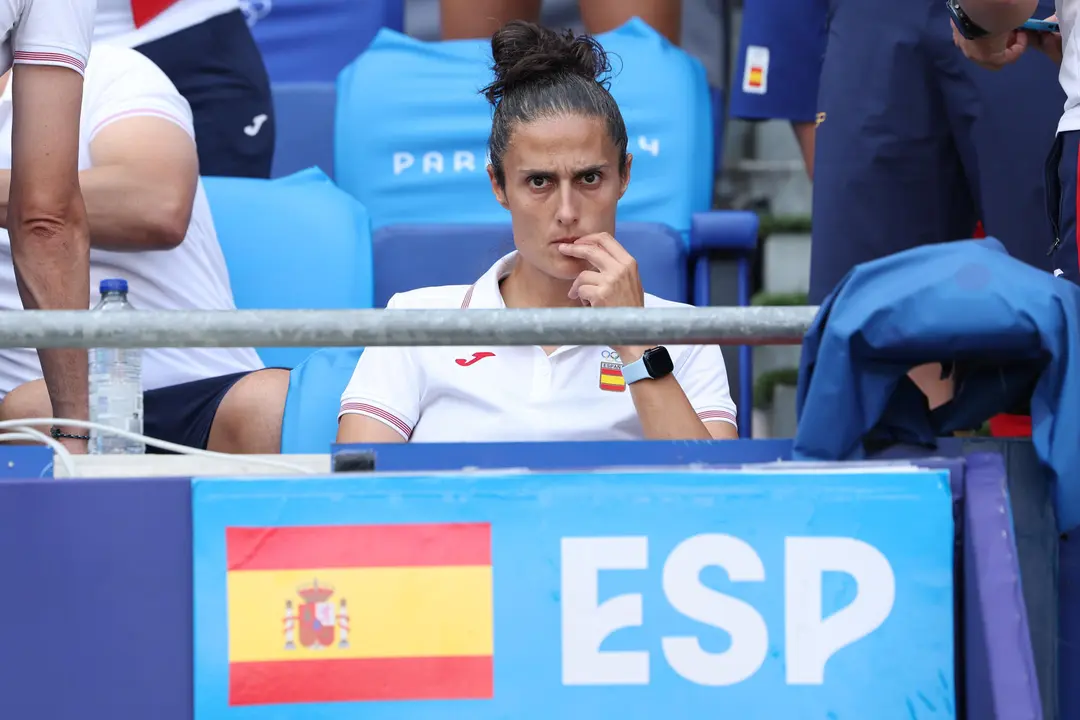 Foto de archivo de la seleccionadora nacional de Espa&ntilde;a, Montse Tom&eacute; (c) al inicio del partido de cuartos de final de f&uacute;tbol femenino de los Juegos Ol&iacute;mpicos de Par&iacute;s 2024, disputado entre Espa&ntilde;a y Colombia en el Estadio de Lyon (Francia). EFE/Kiko Huesca
