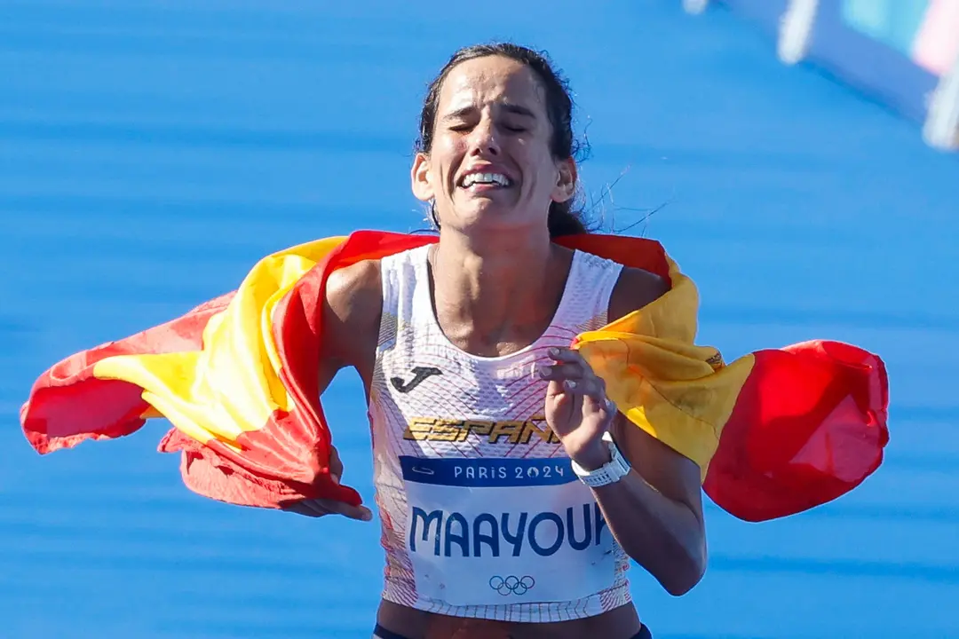 La atleta espa&ntilde;ola Majida Maayouf cruza la meta en la prueba de marat&oacute;n femenino de los Juegos Ol&iacute;mpicos de Par&iacute;s 2024 en la capital francesa este domingo. EFE/Juanjo Mart&iacute;n