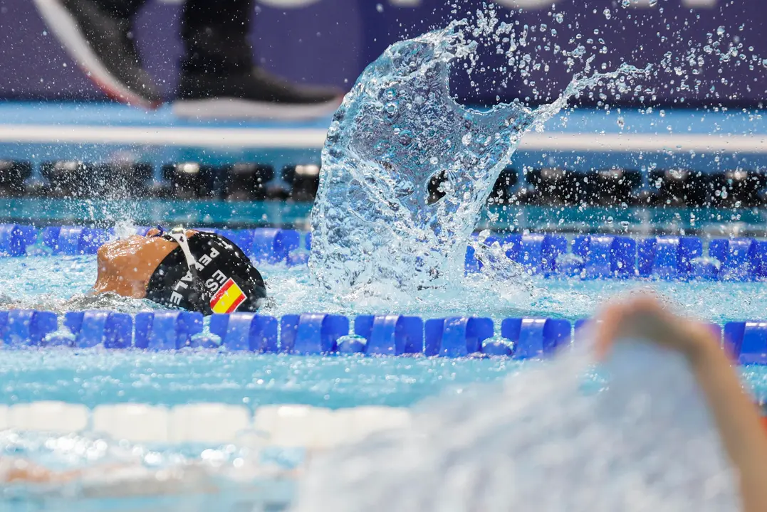 La nadadora espa&ntilde;ola Teresa Perales compite en la final de 50 metros espalda S2 Femenino de los Juegos Paral&iacute;mpicos Par&iacute;s 2024, consiguiendo el bronce, este s&aacute;bado en la capital francesa. EFE/ Javier Etxezarreta