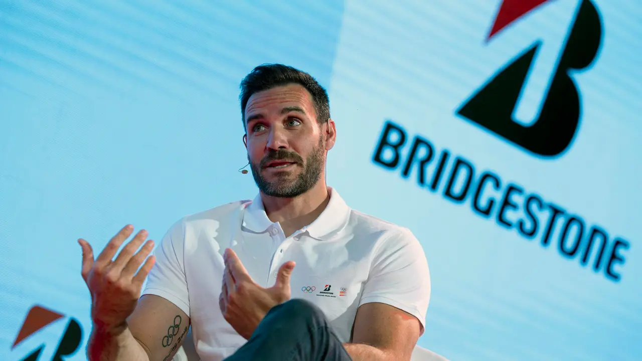 El pirag&uuml;ista Sa&uacute;l Craviotto participa en un acto de Bridgestone para comenzar la cuenta atr&aacute;s para los Juegos Ol&iacute;mpicos de Par&iacute;s 2024, este martes en la sede del Comit&eacute; Ol&iacute;mpico Espa&ntilde;ol, en Madrid . EFE/ Daniel Gonzalez