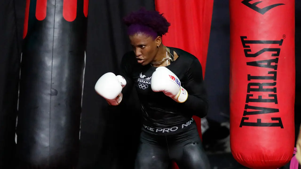 Imagen de archivo de la boxeadora paname&ntilde;a Atheyna Bylon participa en un entrenamiento en Ciudad de Panam&aacute; (Panam&aacute;). EFE/ Bienvenido Velasco