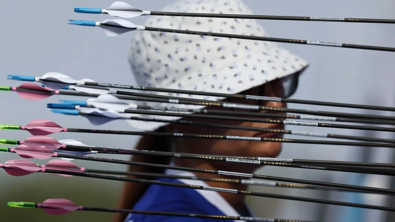 Detalle de las flechas durante la fase clasificatoria de tiro con arco de los Juegos Ol&iacute;mpicos de Par&iacute;s 2024, este jueves, en la capital francesa. EFE/ Sashenka Guti&eacute;rrez