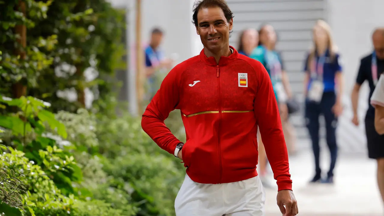 El tenista espa&ntilde;ol Rafa Nadal a su llegada a la ceremonia oficial del sorteo de cuadros de singles y dobles del tenis ol&iacute;mpico celebrado este jueves en el Club des Loges del Estade Roland Garros, Par&iacute;s. EFE/ Emilio Lavandeira