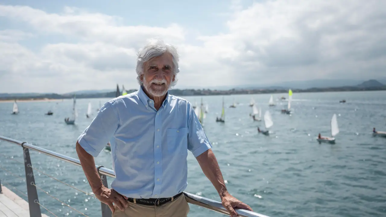 El primer ganador de un oro ol&iacute;mpico para Espa&ntilde;a en vela, Jan Abascal, quien fue, adem&aacute;s, abanderado de Espa&ntilde;a en los Juegos de Los &Aacute;ngeles'84, augura un buen resultado para los regatistas espa&ntilde;oles en Par&iacute;s, ya que, a su juicio, tienen "muchas posibilidades" de medalla, incluso de conseguir el oro, tal y como apunt&oacute; en una entrevista con EFE en Santander. EFE/Pedro Puente Hoyos