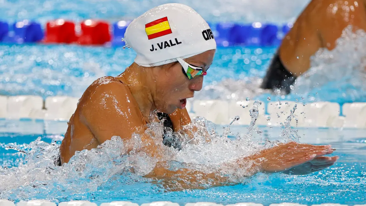 La nadadora espa&ntilde;ola Jessica Vall durate la serie de los 100 braza de los Juegos Ol&iacute;mpicos de Par&iacute;s, EFE/EPA/FRANCK ROBICHON