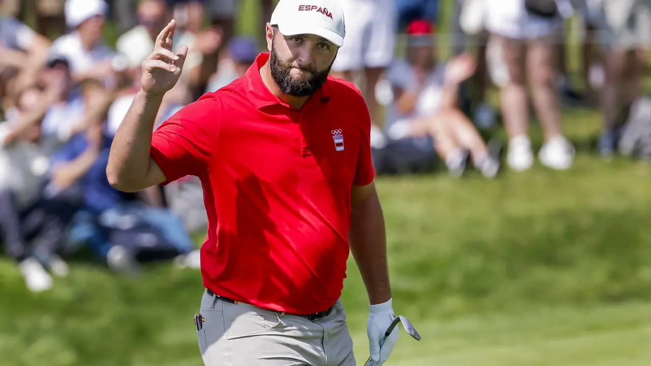 El espa&ntilde;ol Jon Rahm en Par&iacute;s 2024 vive su primera cita ol&iacute;mpica en Guyancourt, Francia. EFE/EPA/ERIK S. LESSER