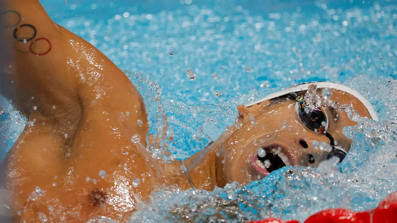 El nadador espa&ntilde;ol Hugo Gonz&aacute;lez durante la final masculina de 200m Espalda en los Juegos Ol&iacute;mpicos Par&iacute;s 2024, en el Paris La Defense Arena de Nanterre, Francia. EFE/ Lavandeira Jr