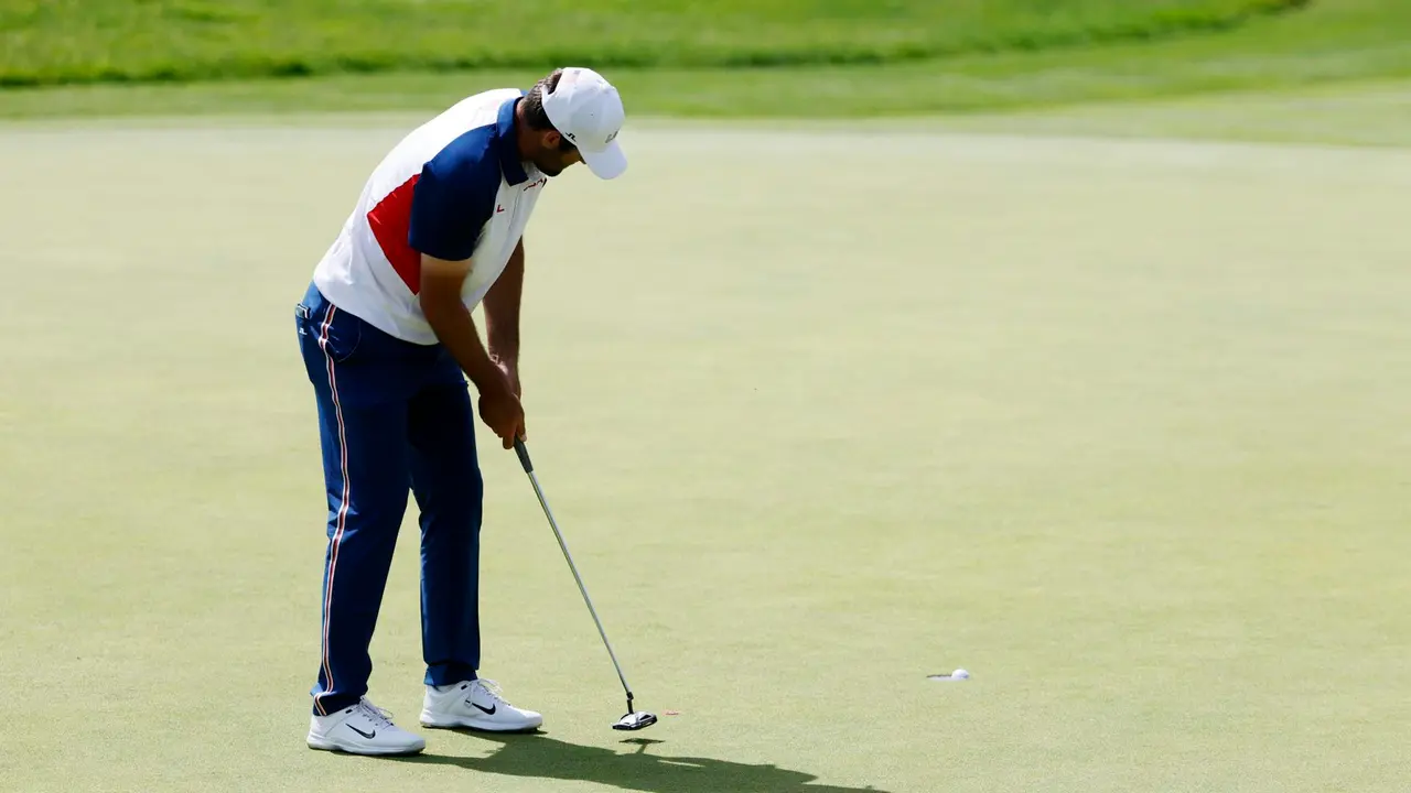 El estadounidense Scottie Scheffler en Le Golf National. EFE/EPA/ERIK S. LESSER