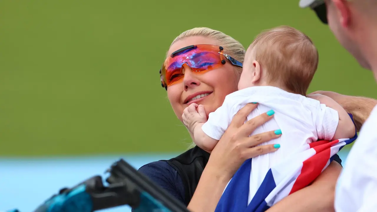 La brit&aacute;nica Amber Jo Rutter, plata en skeet en los Juegos de Par&iacute;s tras la chilena Francisca Crovetto. EFE/EPA/VASSIL DONEV