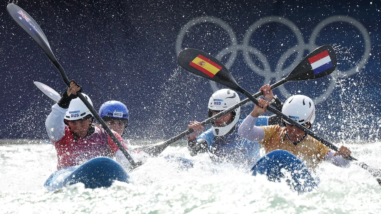 La espa&ntilde;ola Maialen Chourraut durante la prueba de kayak cross. EFE/EPA/MAXIM SHIPENKOV