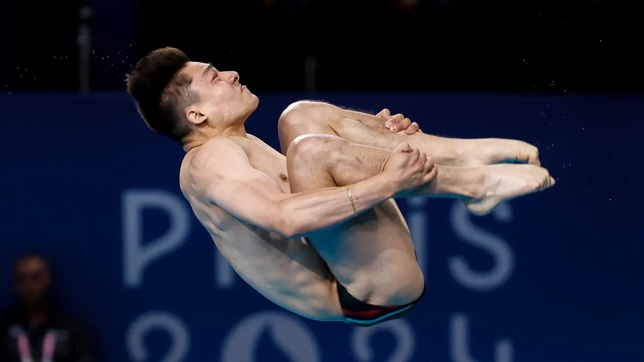 El mexicano Osmar Olvera durante su participaci&oacute;n een el trampol&iacute;n masculino de 3 m preliminar de los Juegos Ol&iacute;mpicos de Par&iacute;s 2024. EFE/EPA/MAST IRHAM