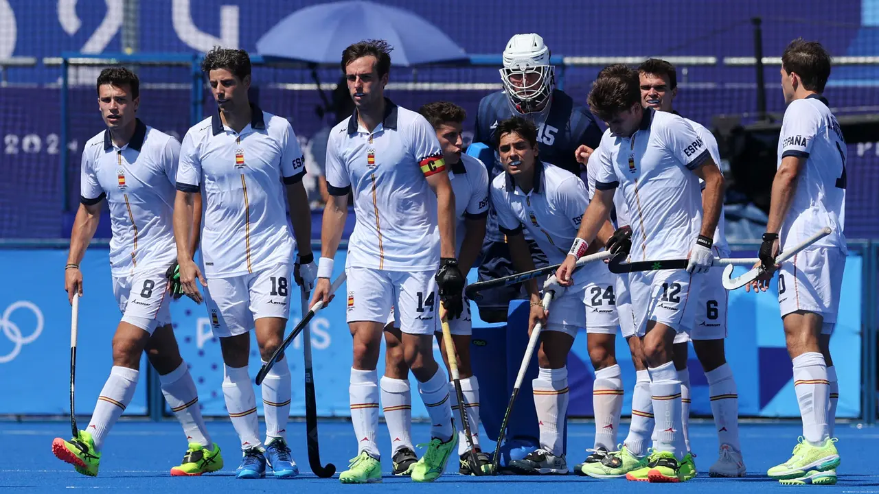 El equipo espa&ntilde;ol durante la semifinal masculina de hockey. EFE/ Miguel Guti&eacute;rrez