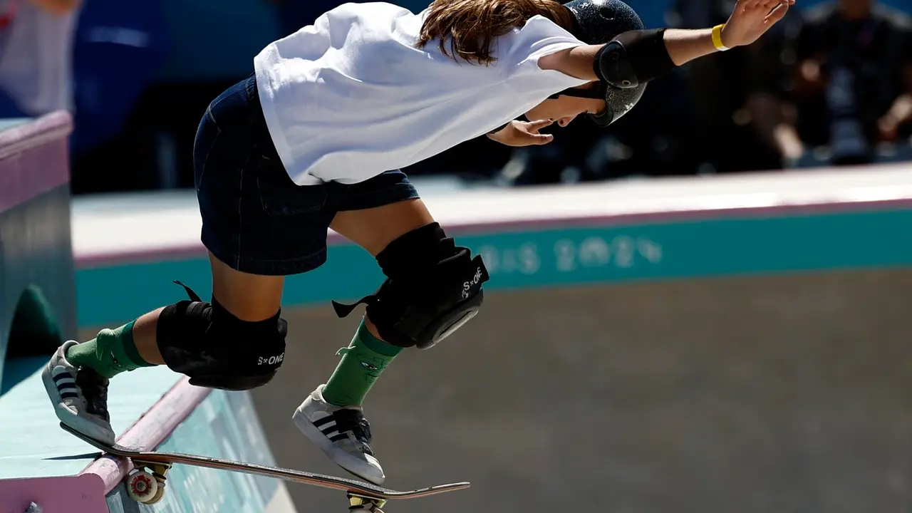 La espa&ntilde;ola Naia Laso, de 15 a&ntilde;os, en la pista de La Concordia. EFE/EPA/YOAN VALAT