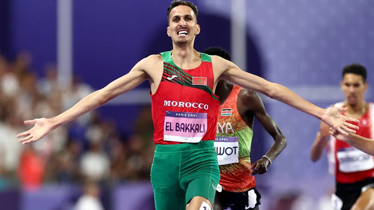 El marroqu&iacute; Soufiane El-Bakkali en la final de los 3.000 metros obst&aacute;culos EFE/EPA/ANNA SZILAGYI