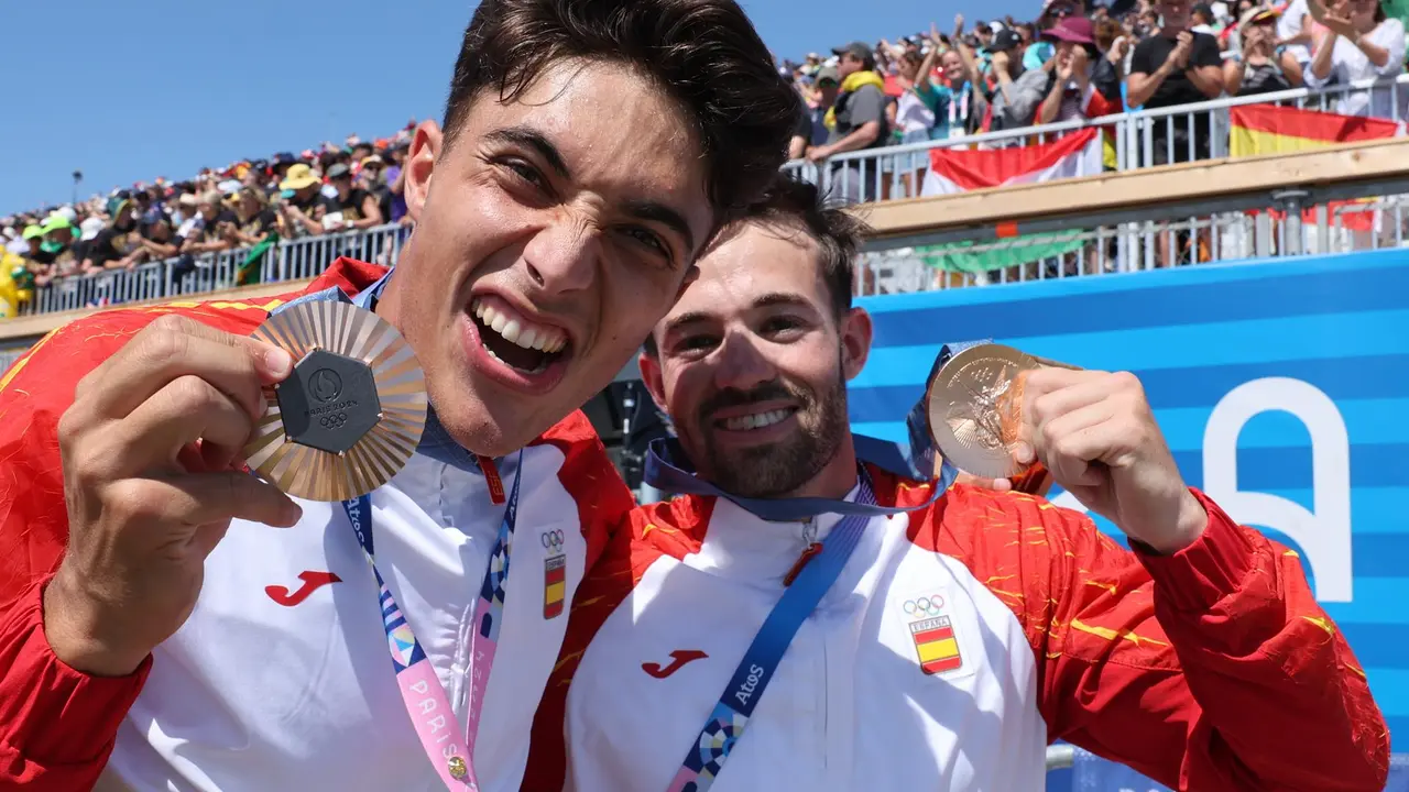 Medallistas de bronce en C2 500, Juan Antoni Moreno y Diego Dominguez. EFE/EPA/MAXIM SHIPENKOV
