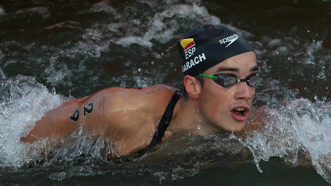 El espa&ntilde;ol Carlos Garach, durante la carrera de 10 km en aguas abiertas de los Juegos Ol&iacute;mpicos de Par&iacute;s 2024 que se disput&oacute; en el r&iacute;o Sena EFE/ Miguel Guti&eacute;rrez