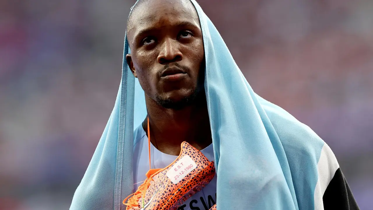 El botsuan&eacute;s Letsile Tebogo tras ganar el oro en la prueba de 200 metros de los Juegos Ol&iacute;mpicos de Par&iacute;s 2024. EFE/EPA/ANNA SZILAGYI