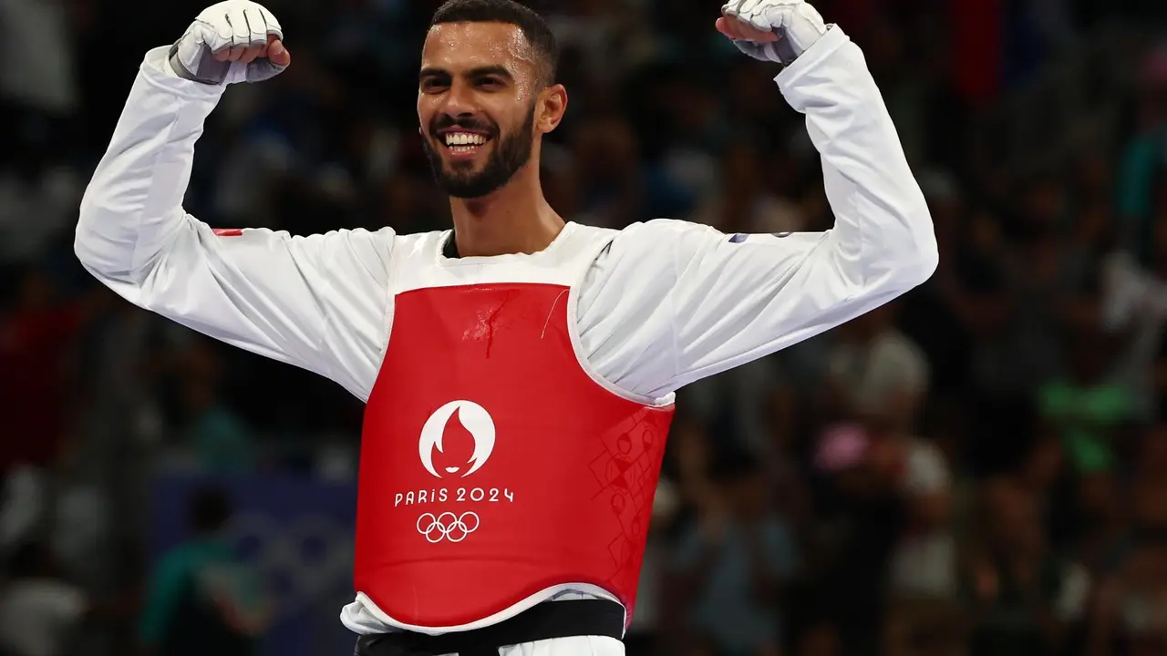 El tunecino Fira Katoussi se proclam&oacute; este viernes campe&oacute;n ol&iacute;mpico en la categor&iacute;a -80 kilos de taekwondo de Par&iacute;s 2024. EFE/EPA/DIVYAKANT SOLANKI