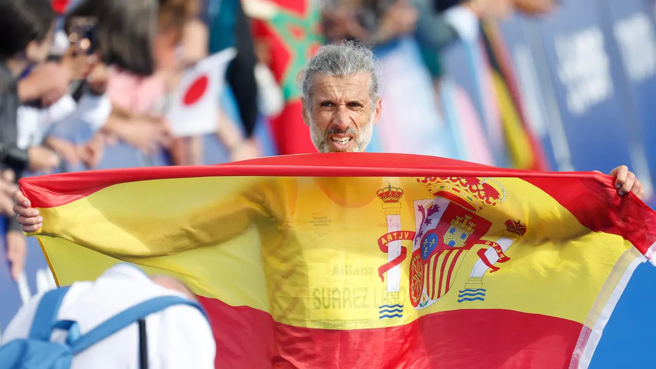 El atleta espa&ntilde;ol Alberto Su&aacute;rez, medalla de plata en la final de la marat&oacute;n T12 masculino en los Juegos Paral&iacute;mpicos de Par&iacute;s 2024. EFE/ Javier Etxezarreta