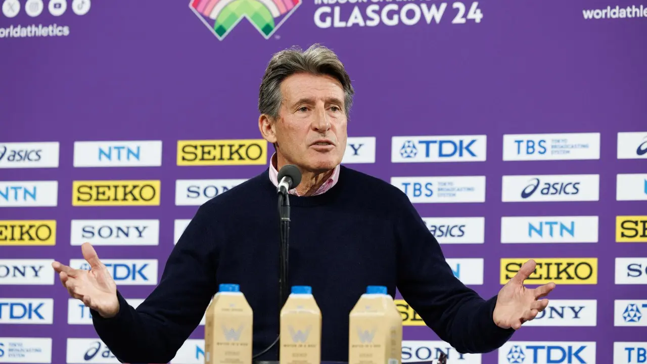 El brit&aacute;nico Sebastian Coe, presidente de World Athletics y candidato a la presidencia del COI, durante una rueda de prensa en los pasados Mundiales en pista cubierta de Glasgow. EFE/EPA/ROBERT PERRY